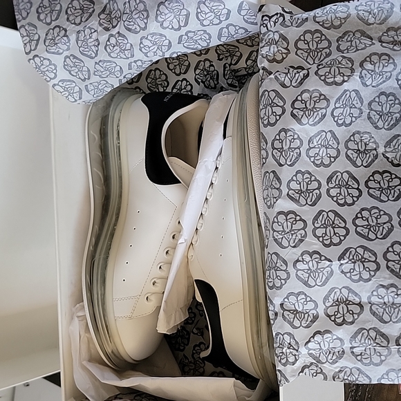 Women's Oversized Sneaker in White/black - Picture 7 of 10